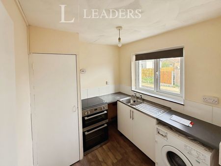 2 bedroom bungalow to rent Hillman Avenue, Jaywick, CO15 - Photo 4