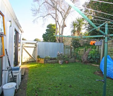 2/4 Kenmore Street, Westown - Photo 6