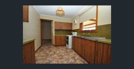 10 Davies Crescent, Port Augusta West - Photo 2