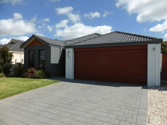 Modern Comfort Meets Convenience – Your Perfect Family Home Awaits! - BREAK LEASE - Photo 1