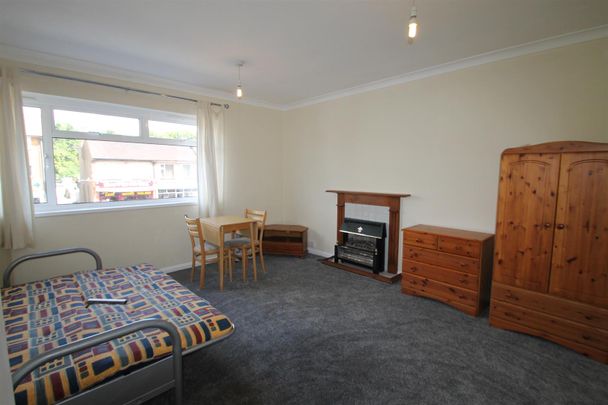 1 bed studio flat to rent in High Road, Bushey, WD23 - Photo 1