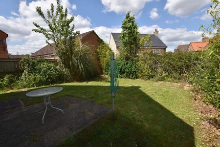 3 bedroom detached house to rent - Photo 2