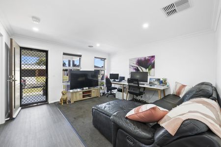Spacious Family Home in a Prime Location - Photo 3