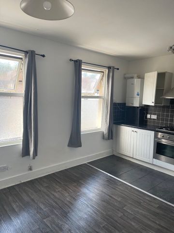 2 Bed Flat, Cobden Road, SE25 - Photo 2