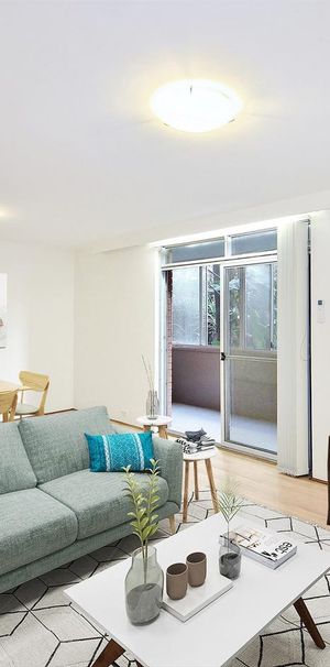 MODERN TWO BEDROOM APARTMENT 10MIN WALK TO THE BEACH - Photo 1