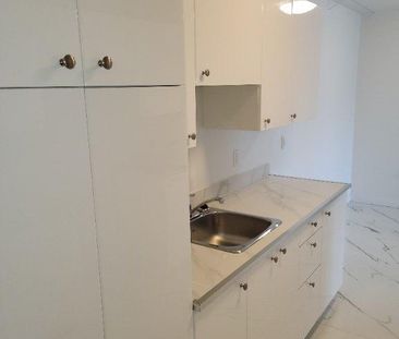 Très Bel Appartement 4 1/2 DDO à Louer - Boulevard des Sources - Photo 2