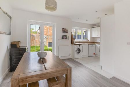 3 bedroom semi-detached house to rent - Photo 3