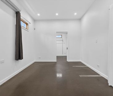 Charming Two Bedroom Cottage - Photo 6