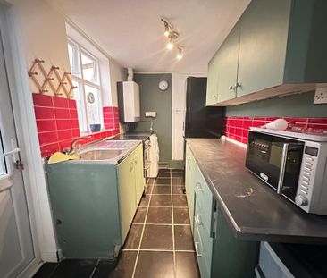 2 bedroom terraced house to rent - Photo 4