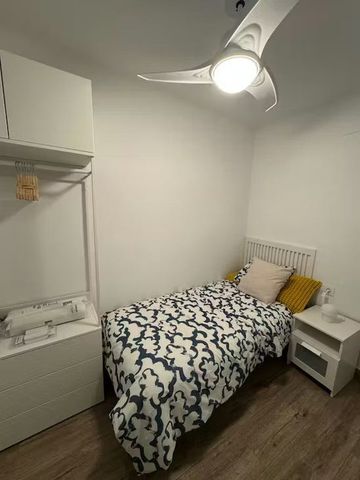 Carrer Bòbiles, L'Hospitalet de Llobregat, Catalonia 08905 - Photo 3