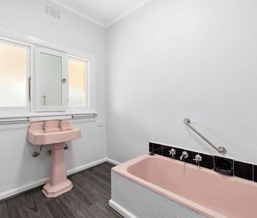 Spacious 3 Bedroom Family Home In A Good Location - Photo 4