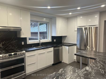 Detached Home For Lease | N8130076 - Photo 3