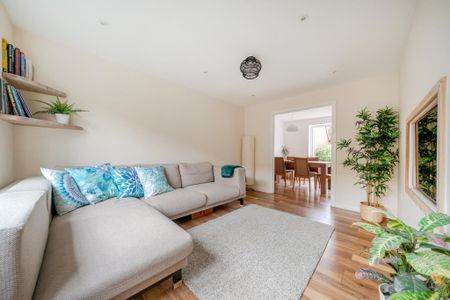 4 bedroom link detached house to rent - Photo 3