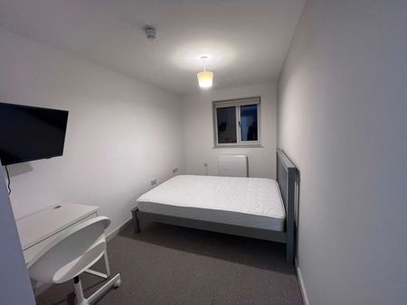 Church Road Flat 2: Room 1 - Photo 2