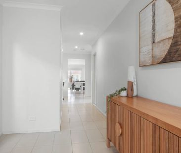 SPACIOUS HOME IN HARPLEY ESTATE - Photo 2