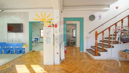 Casă / Vilă cu 9 camere de închiriat în zona Centrul ... - Photo 5