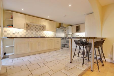 3 bedroom terraced house to rent - Photo 3