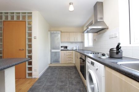 Room in a Shared House, Canada Square, E14 - Photo 5