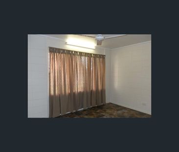 2/33 Surrey St, Hyde Park, Qld 4812 - Photo 3