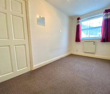 Terraced House to rent on - Photo 2