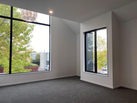 Modern 2-Bedroom Townhouse with Garage - Photo 4