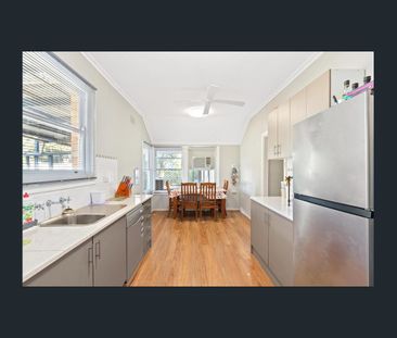 Comfortable 3-Bedroom Home in a Highly Convenient Location - Photo 6