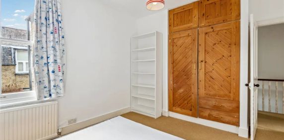 2 bedroom flat in Chiswick - Photo 2