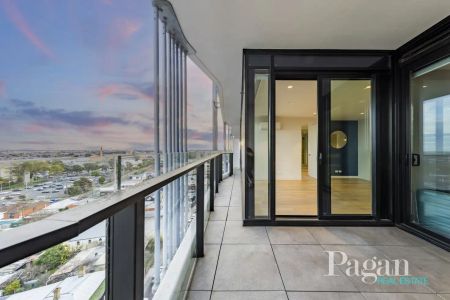 “LIKE NEW ‘LIVE CITY’ 2 BED HOME” - Photo 5