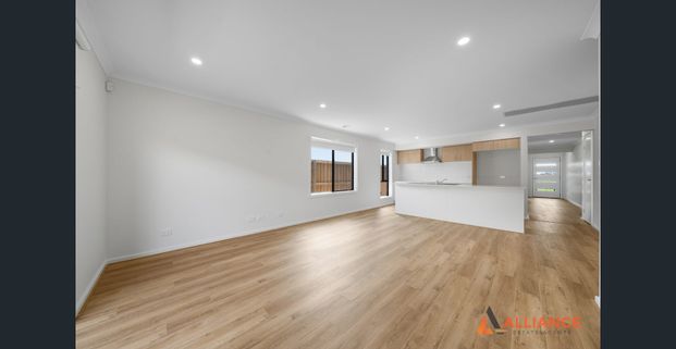 Modern Family Living in a Quiet Sunbury Location - Photo 1