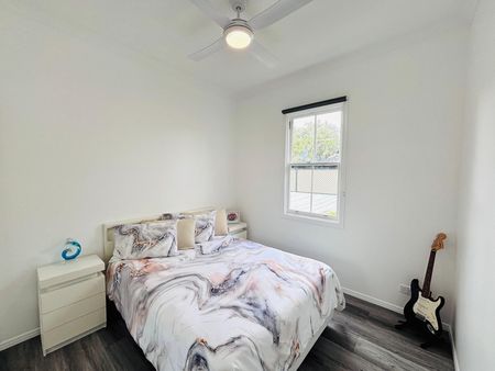Stylish Contemporary Living in Prime Location - Photo 5