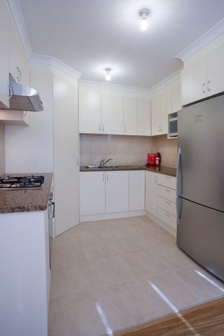 5-bedroom shared house, Finch St - Photo 4