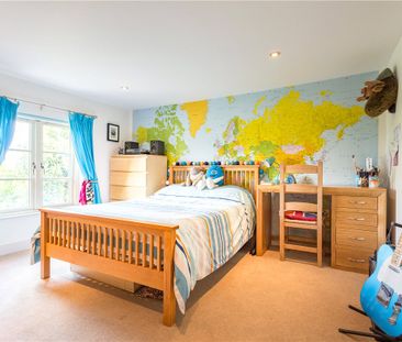 A substantial and attractive four bedroom thatched cottage with a one/two bedroom annexe, outbuildings and extensive gardens. - Photo 2