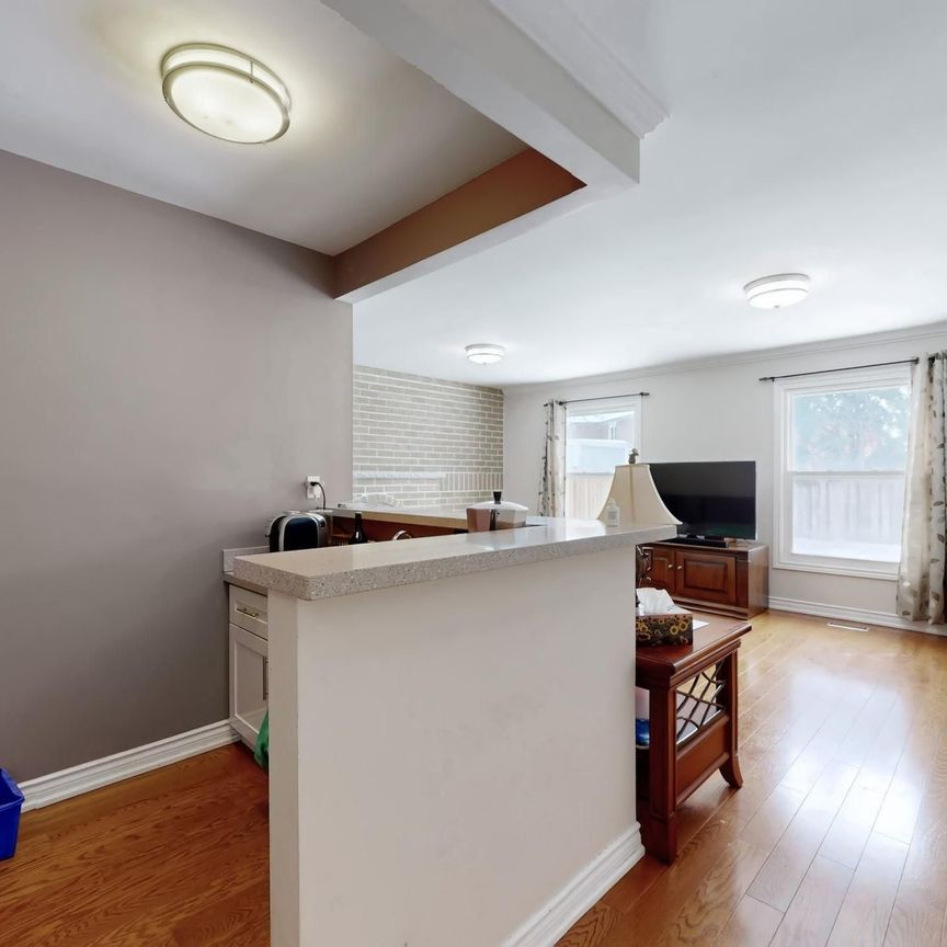 For Lease - 73 Highglen Avenue, Markham, Ontario - Photo 1