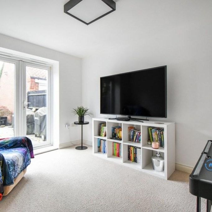 1 bedroom in a house share to rent - Photo 1