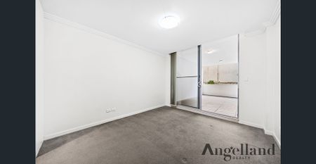 Large One Bed Apt plus lockup garage in Mortlake - Photo 2