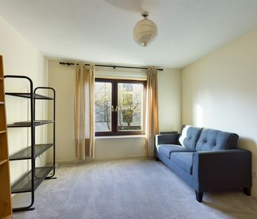 Flat to rent on - Photo 1