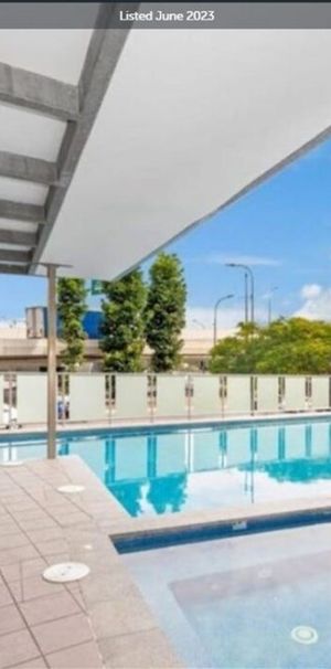 Fully Furnished Three Bedroom Unit with 2 secure car spaces - BE QUICK - Photo 1