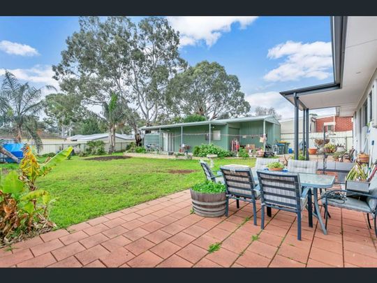 Fantastic&comma; Modern 3 Bedroom Family Home with Modern Granny Flat&sol; Teenage Retreat&excl; - Photo 1