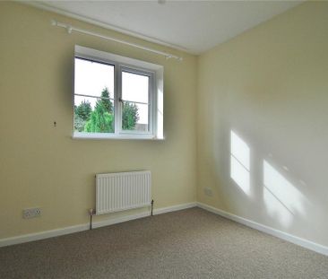 2 bedroom semi-detached house to rent - Photo 5