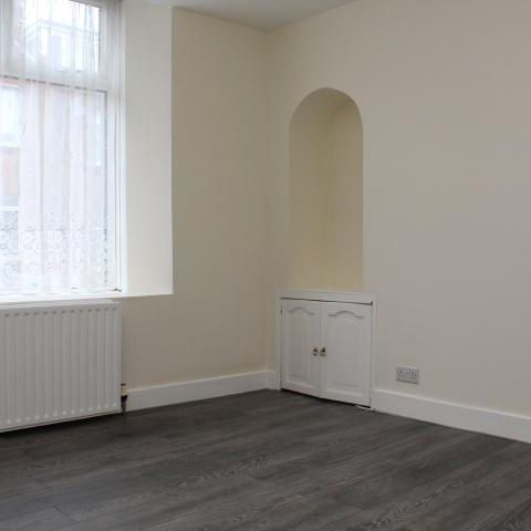 1 bedroom ground floor flat to rent - Photo 1
