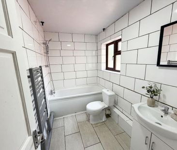 3 bedroom terraced house to rent - Photo 3