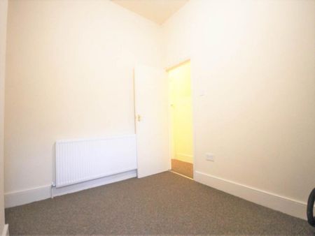 3 bedroom flat to rent - Photo 2