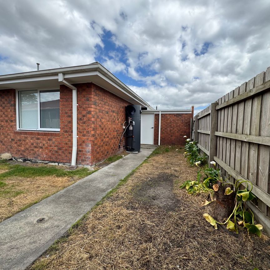 2 Bedroom Unit in a Private Estate - Photo 1