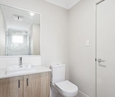 Bright, Contemporary Home Ready for You to Move In. - Photo 3