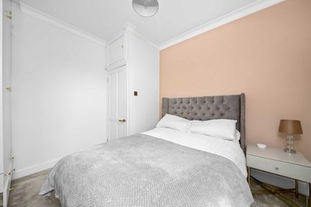 2 Bed Flat, Lenham Road, SE12 - Photo 2