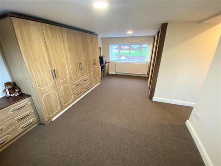 5 bedroom detached house to rent - Photo 3