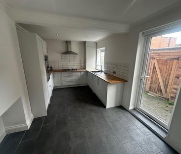 3 bedroom terraced house to rent - Photo 4