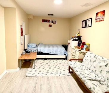 2 Bedrooms basement apartment with separate entrance - Photo 4