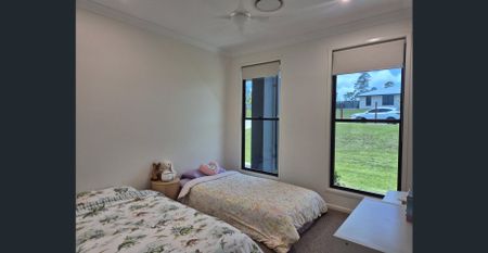 WOODFORD - EXECUTIVE HOME WITH SHED - Photo 4