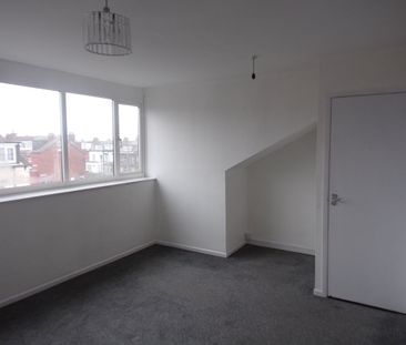 2 Bed Terraced House, Raincliffe Grove, LS9 - Photo 2